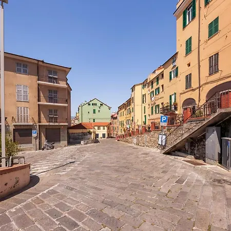 Casaviva - Piazza Mameli 26 Imperia * Porto Maurizio